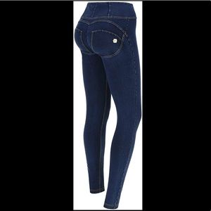 Freddy Jeans — high waisted, zipper closure